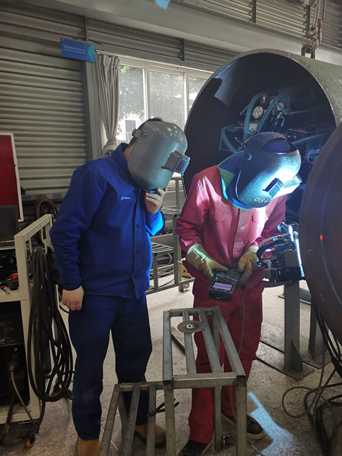 熊谷資深焊工實際操作全自動焊機A-302