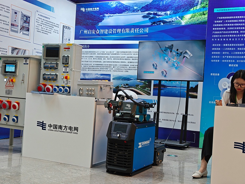 智能焊接機(jī)器人 智能焊接機(jī)器人